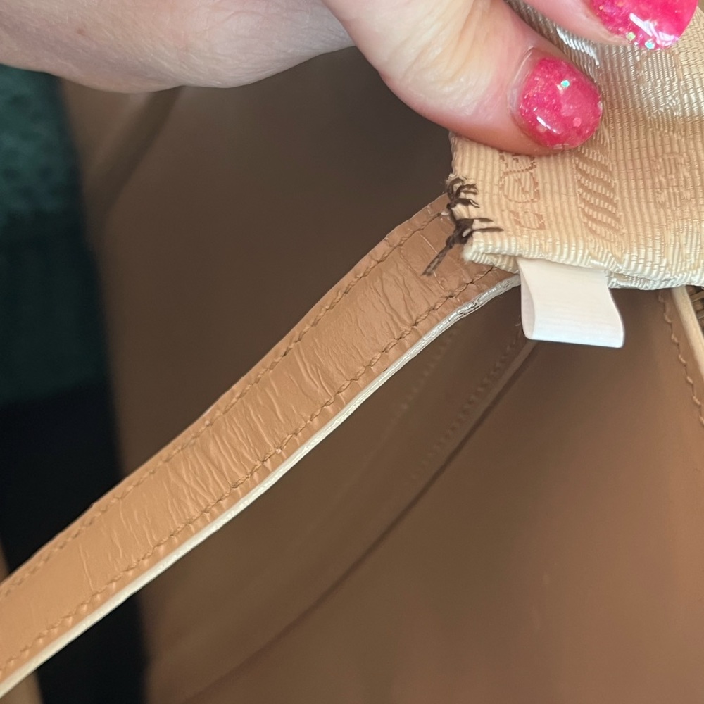Prada Milano Cream colored Patent Shoulder Bag beautiful, classy and elegant - Picture 13 of 16